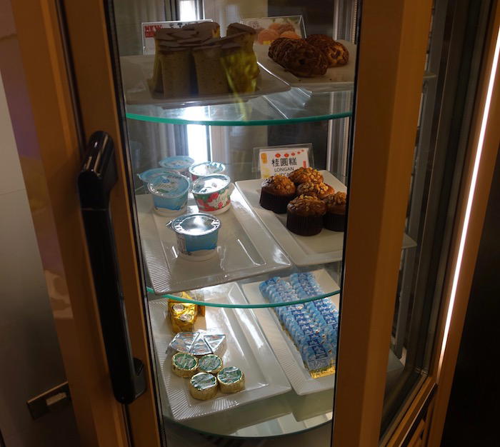 EVA-Air-Lounge-Taipei-Airport - 48