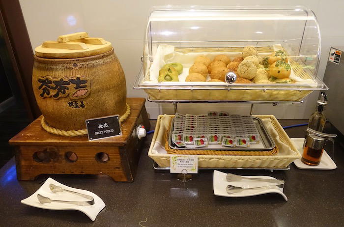 EVA-Air-Lounge-Taipei-Airport - 49