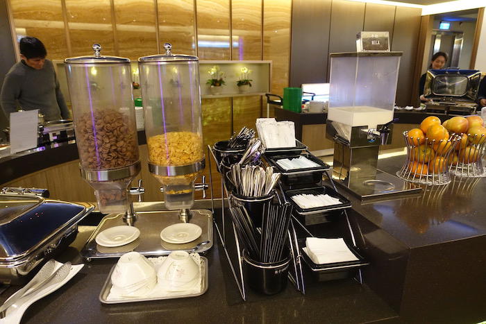 EVA-Air-Lounge-Taipei-Airport - 54