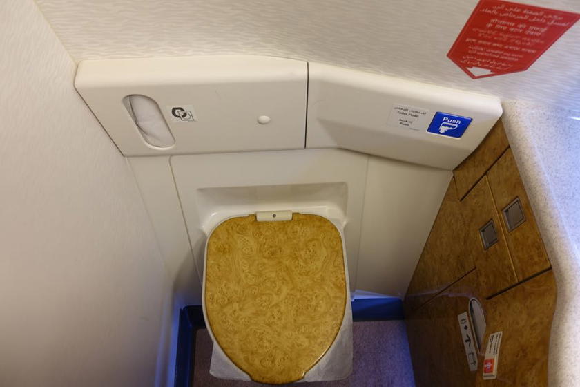 Emirates-777-first-class-13
