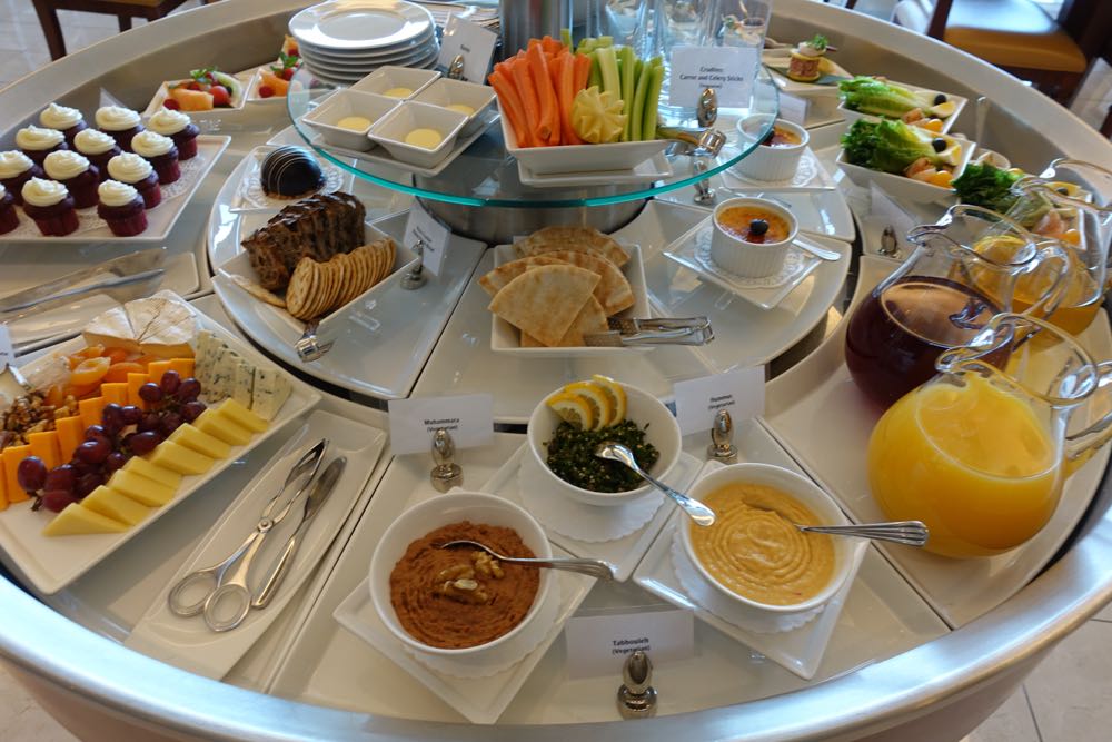 Emirates-Lounge-SFO-13