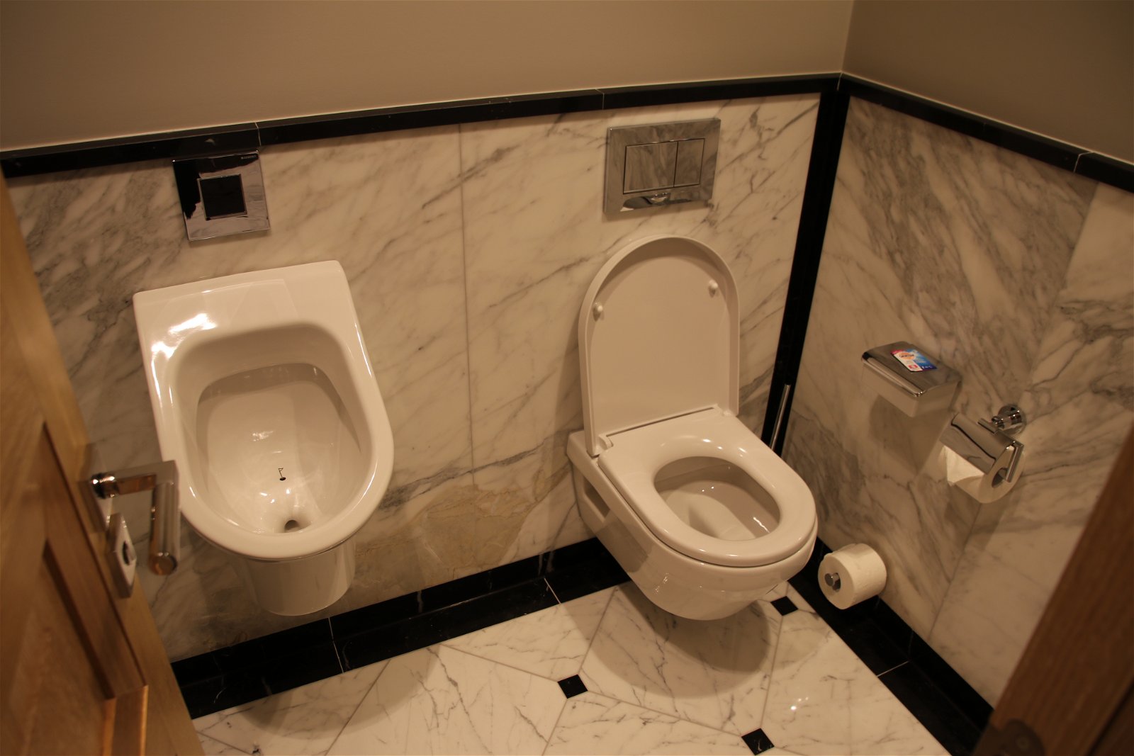 Frankfurt Airport VIP lounge restrooms