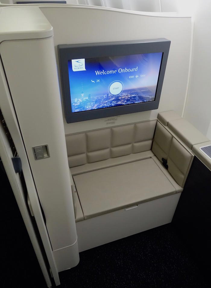 Kuwait-Airways-777-Business-Class - 14