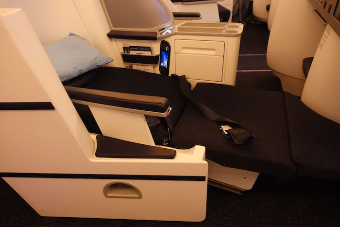 Kuwait-Airways-Business-Class-777 - 28