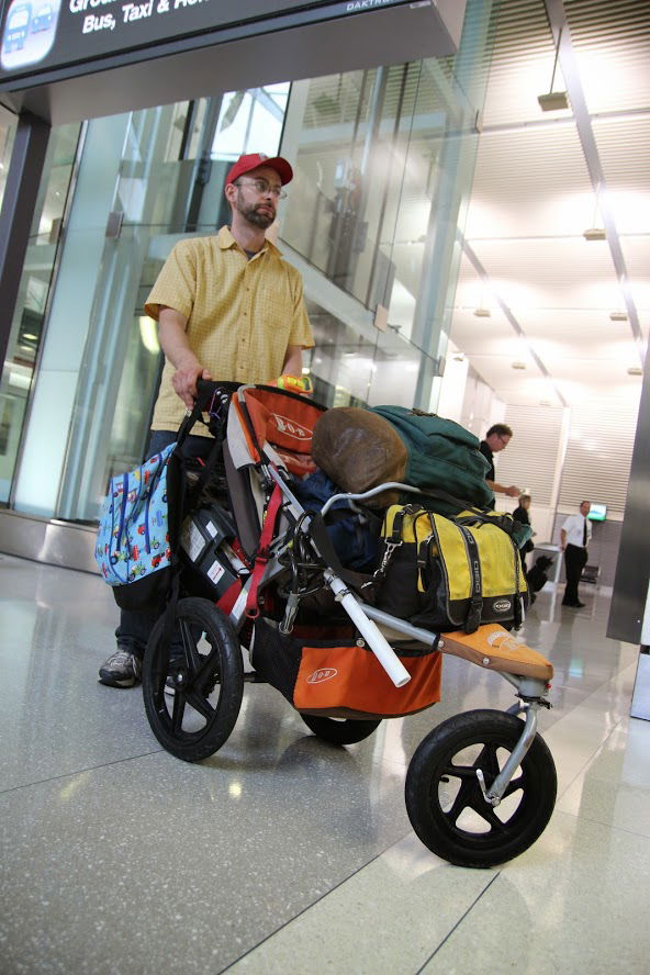 United airlines gate store check stroller