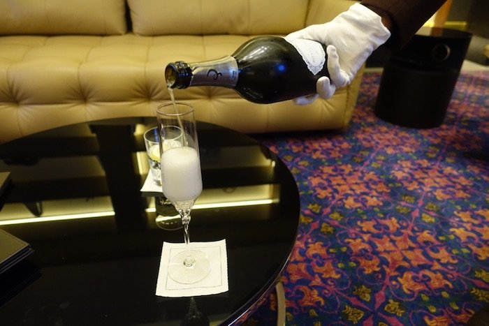 Etihad-Lounge-Champagne