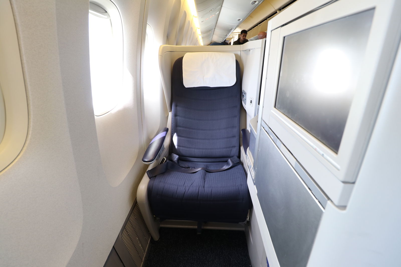 This Neat Design Could Make a Plane's Middle Seats Tolerable