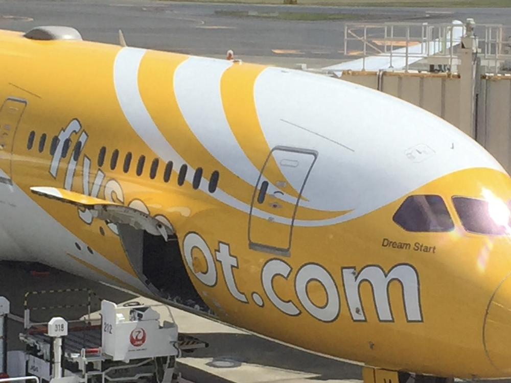 Dream Start - Scoot's first 787