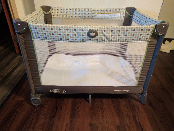 Hotel bassinet 2025