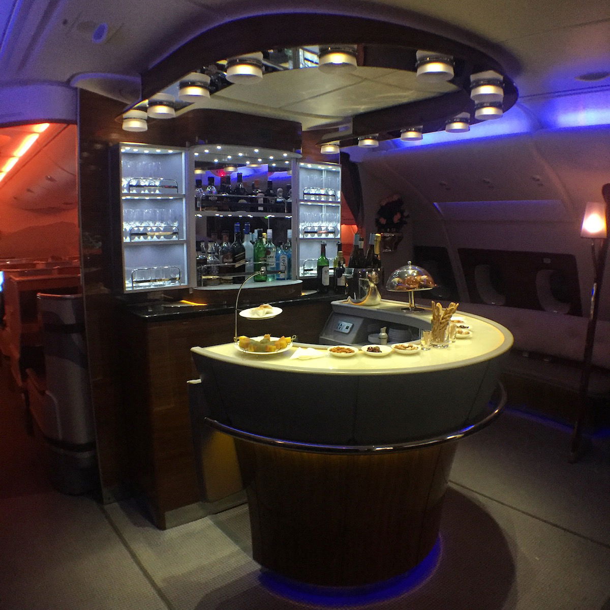 who has access to emirates bar boardingarea