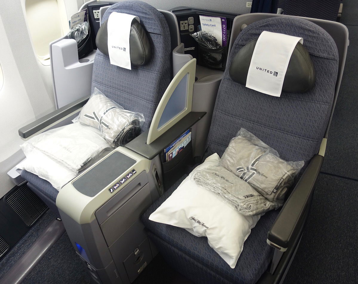 United Club Infinite Card Review: Lounge Access & 80K Miles - One