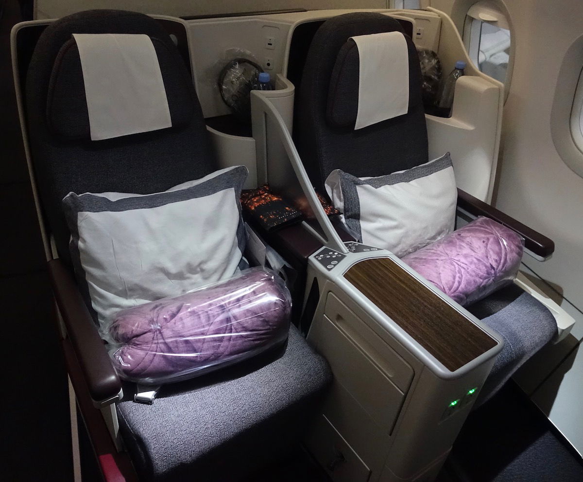 Business class cheap qatar airways baggage