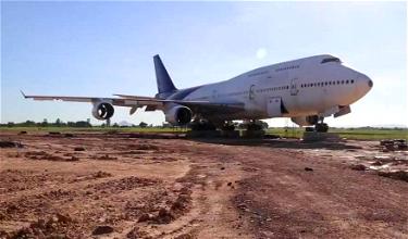 Man Buys Thai Airways 747, Keeps It In His Backyard
