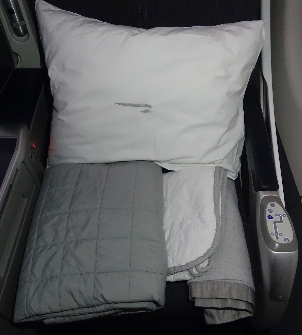 BA The White Company Light Weight Blanket  Exclusive For British Airways 