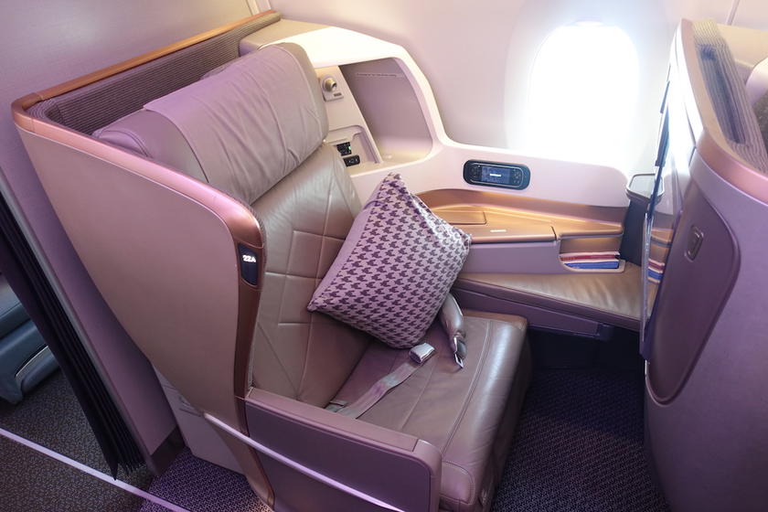 Singapore Airlines' current Airbus A350 business class cabin