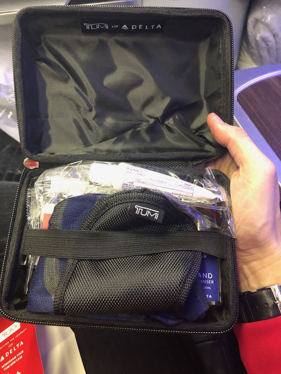 Delta one hotsell amenity kit 2019