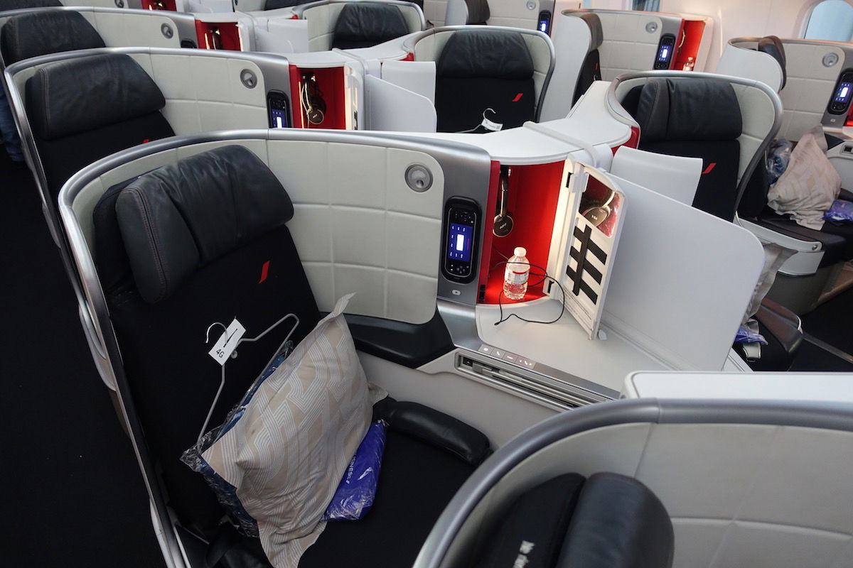 Air France Premium Economy Class Review Boeing 777-300 SCL-CDG