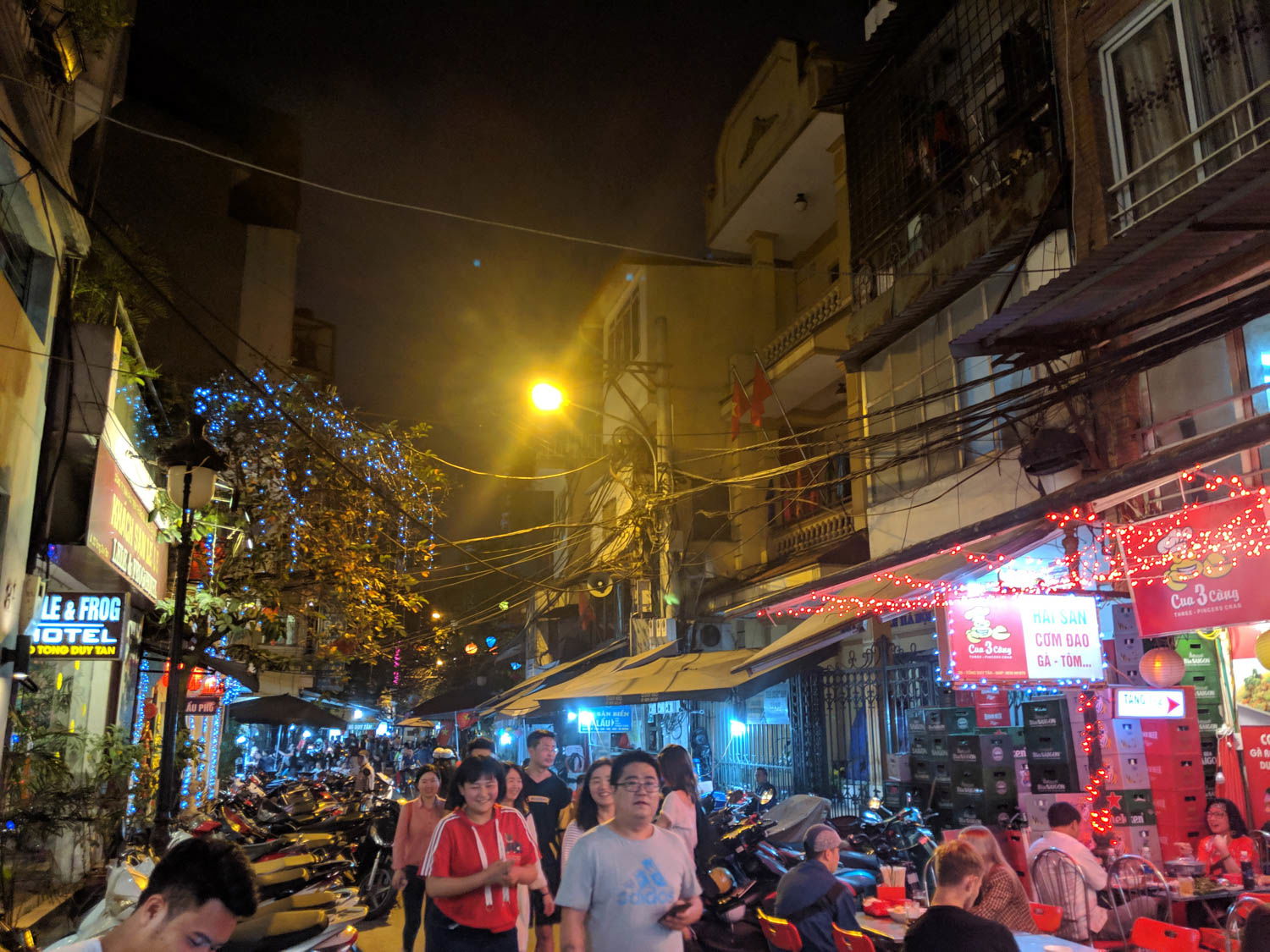 Blind Man Crossing the Road, Hanoi Vietnam, There are NO tr…