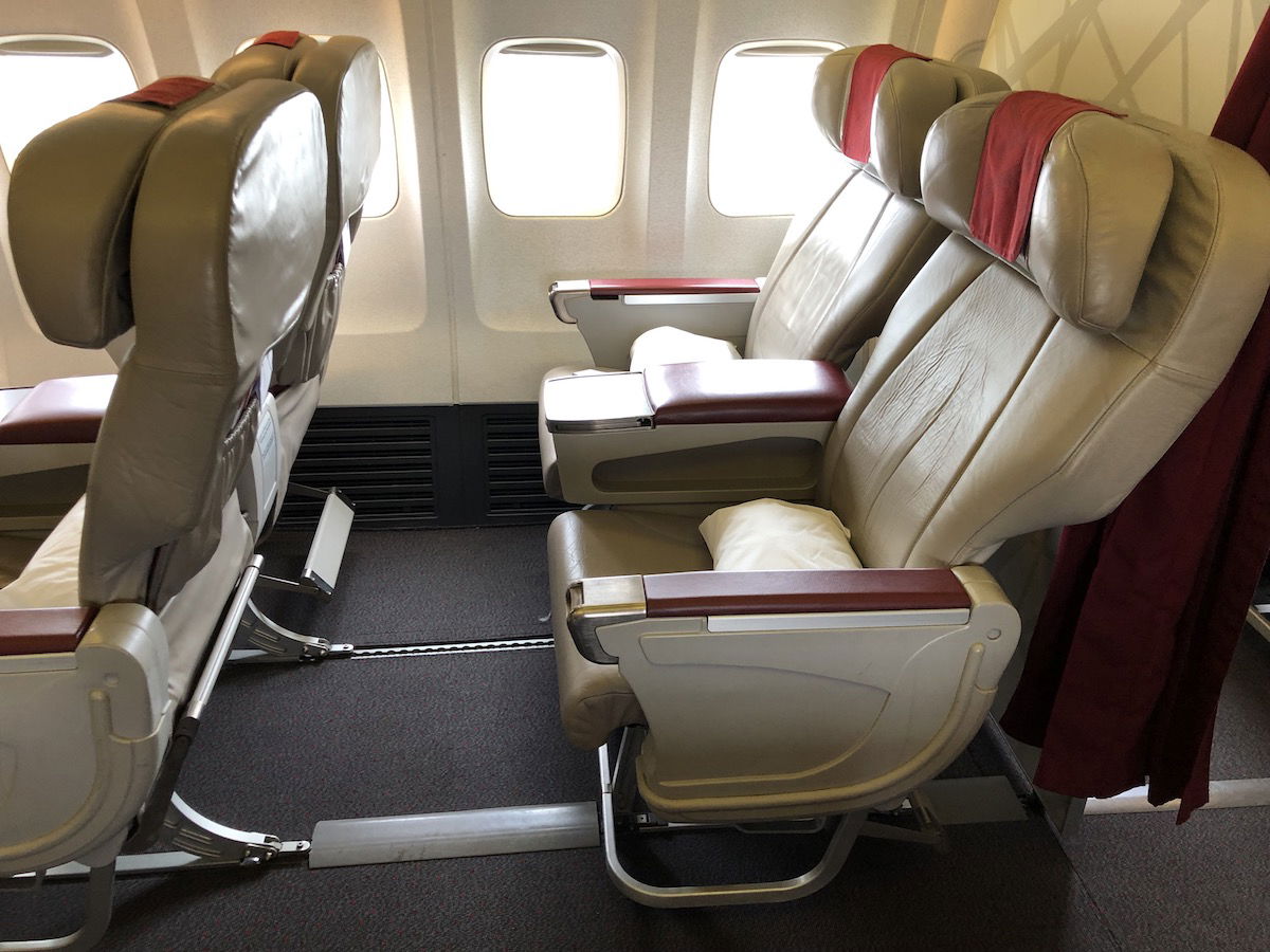 Компания флайт отзывы. Boeing 737 Business class. Royal Air Maroc бизнес класс. Boeing 737-800 бизнес класс. Royal Air Maroc бизнес класс 737.