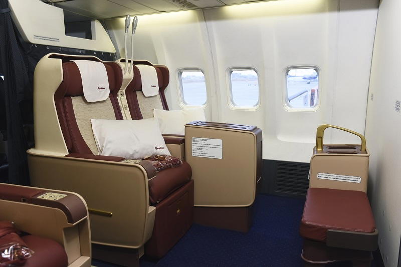 Single row of recliner-style business class seats on a Yakutia Airlines Boeing 737