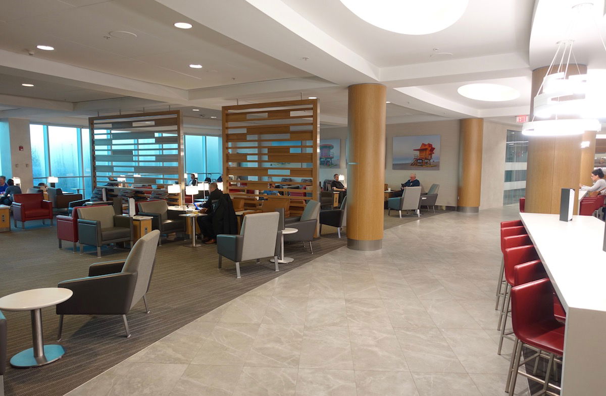 American Airlines Admirals Club PHX (Gate A19) - Review