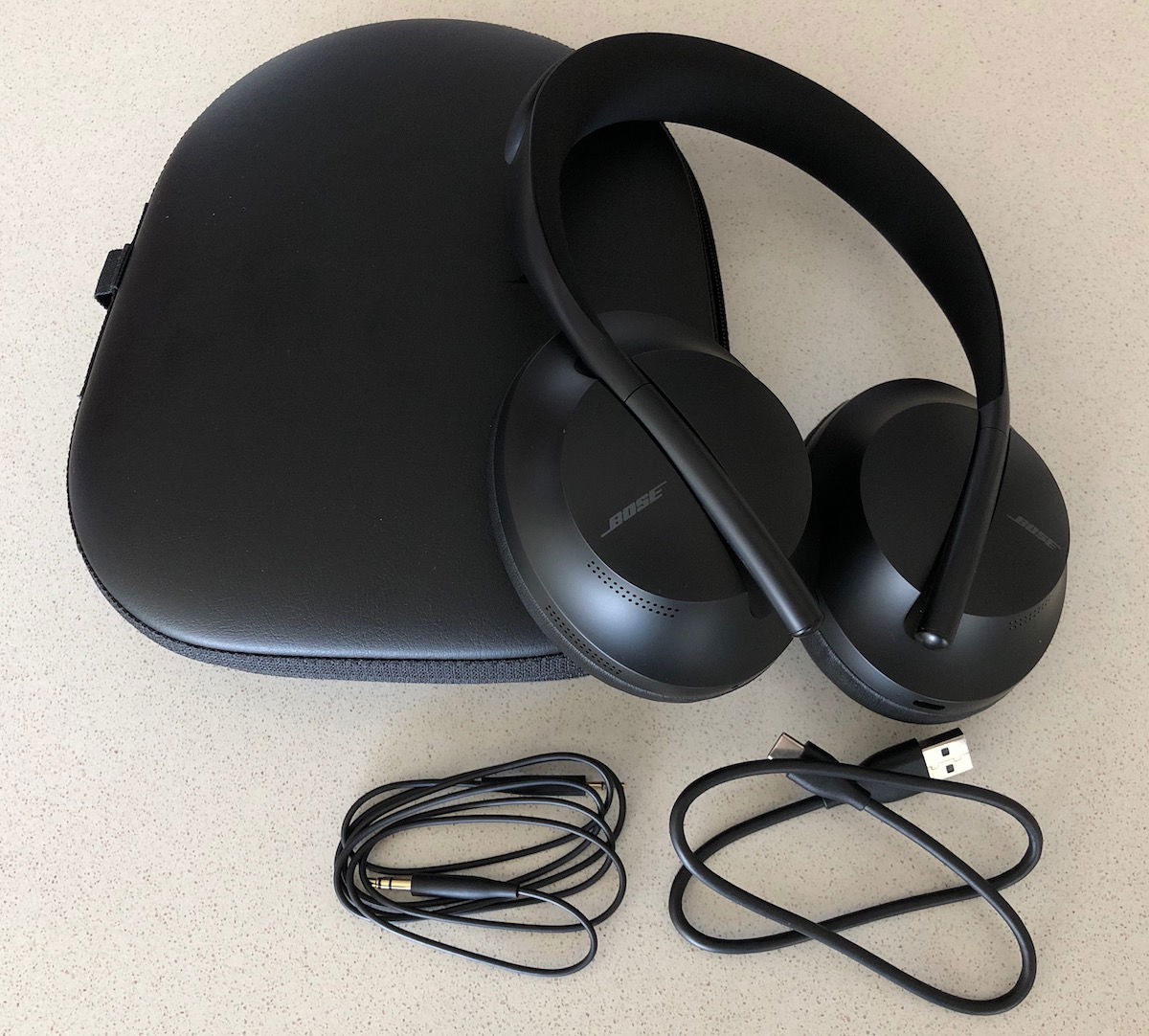 noise cancelling headphones with cable