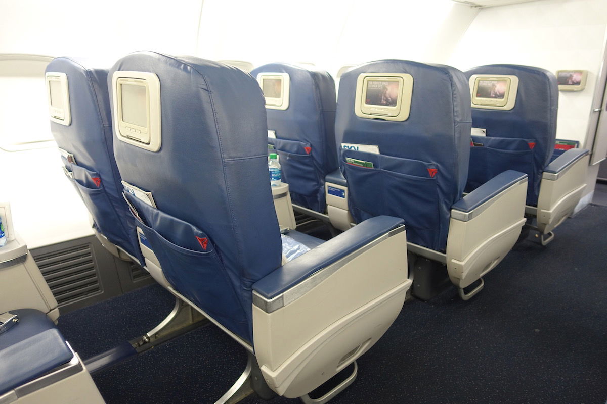 Review Delta Air Lines 737 First Class