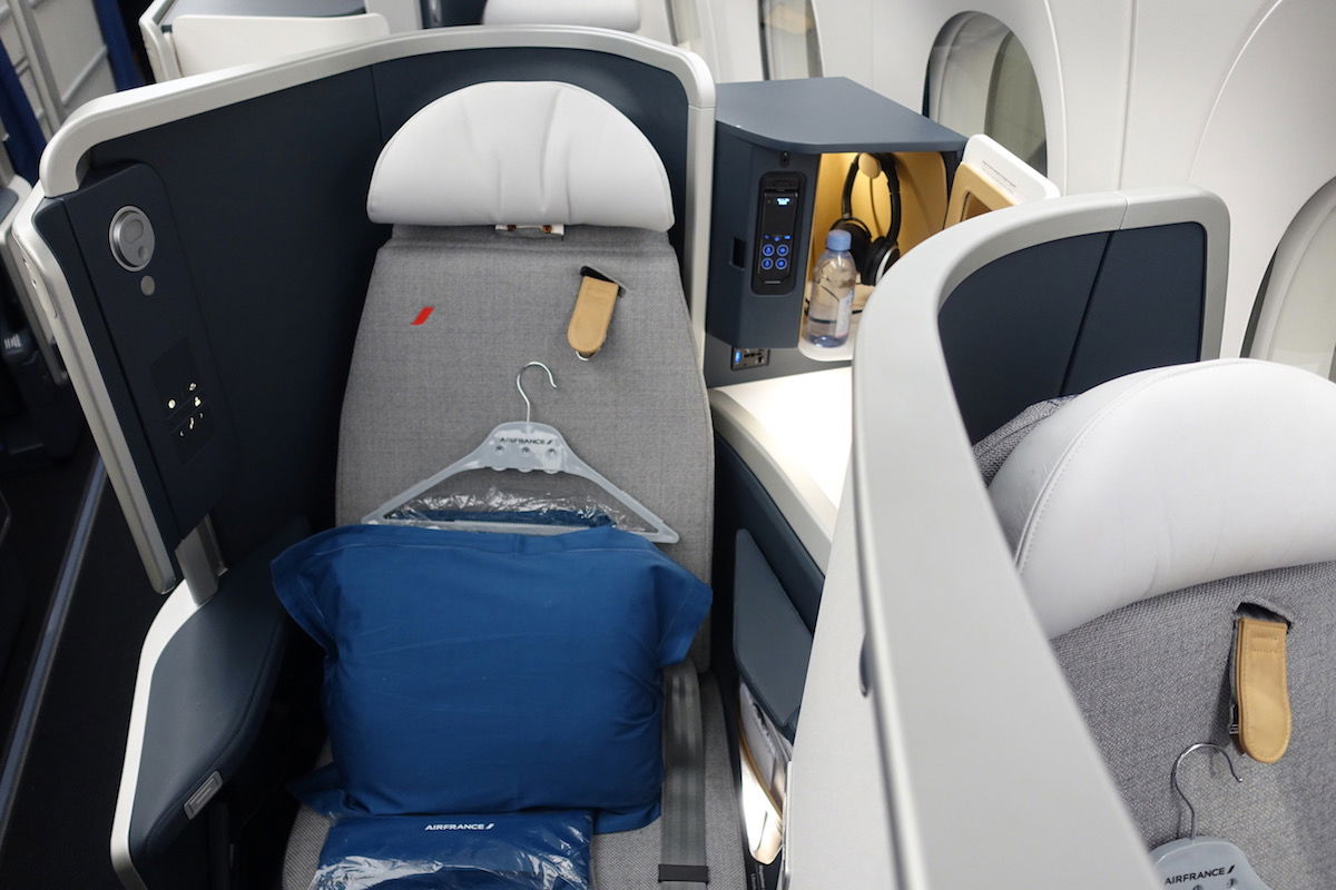 Review: Air France A350 - Business Class - Toronto - Paris