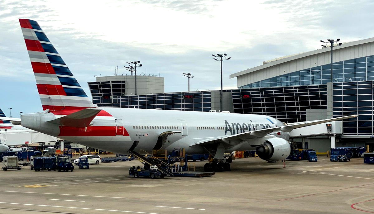 american-airlines-new-schedule-change-policy-one-mile-at-a-time