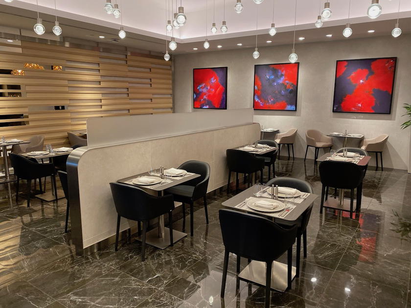 American Flagship First Dining restaurant-style seating at DFW airport lounge