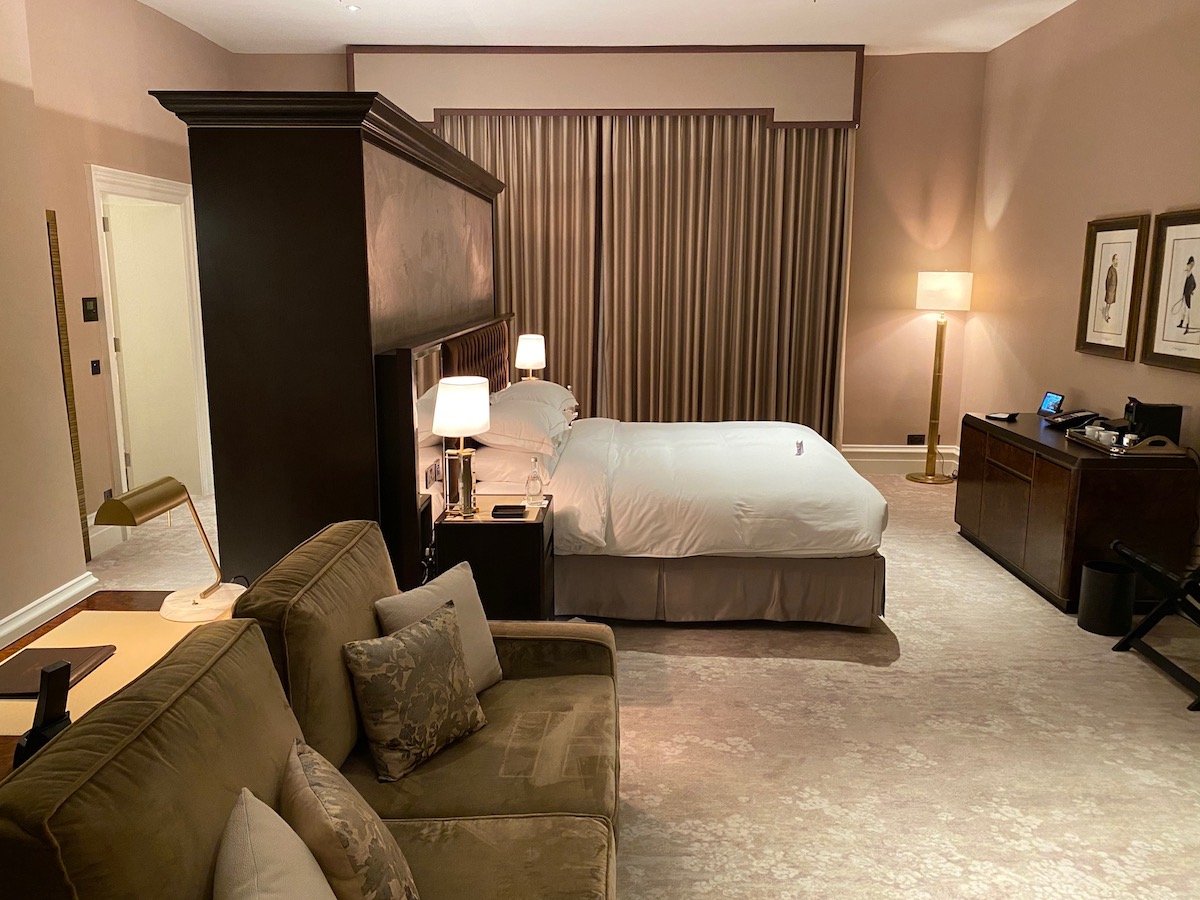 Which Hotels Let You Earn Points For Multiple Rooms? Langley Hotel Luxury Collection 36