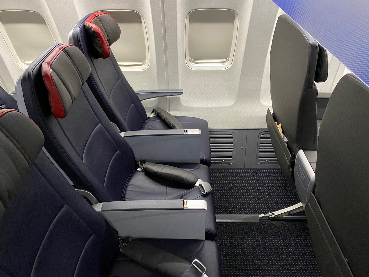 PHOTO TOUR: Qantas partner American Airlines' new Boeing 737-800 -  Executive Traveller