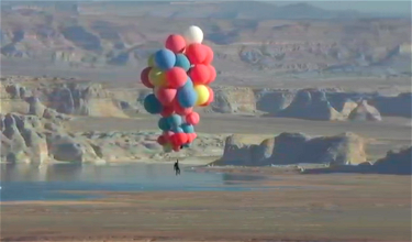 David Blaine Ascends To 25,000 Feet, Suspended By 52 Balloons