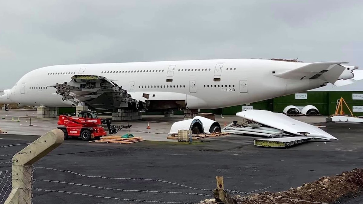 Airbus A380 Crashes Into The Ground