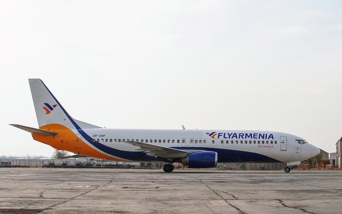 Самолет россия армения. Самолет Боинг 737 Armenia. Армавиа Боинг 737. Авиакомпания Армения Эйрвейз. Армения аэрвайс Боинг 737.