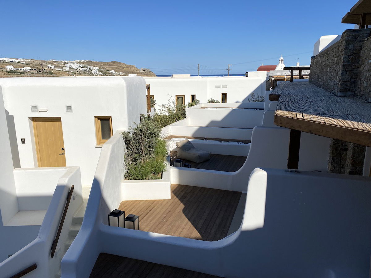 Bizarre: Aegon Mykonos Stops Accepting Reservations