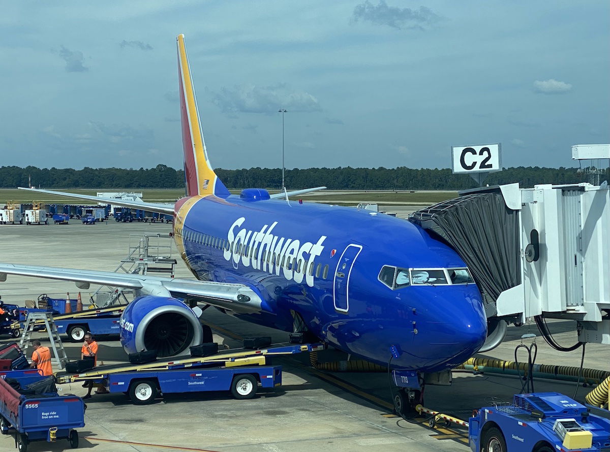 United Throws Shade At Southwest, Fails