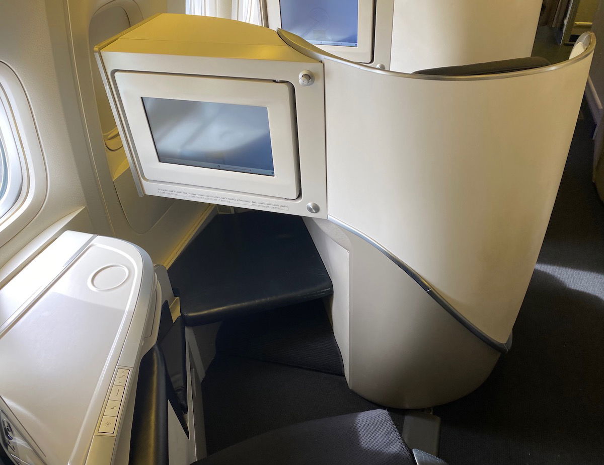 https://cdn.onemileatatime.com/wp-content/uploads/2021/10/Air-France-Business-Class-777-2.jpeg