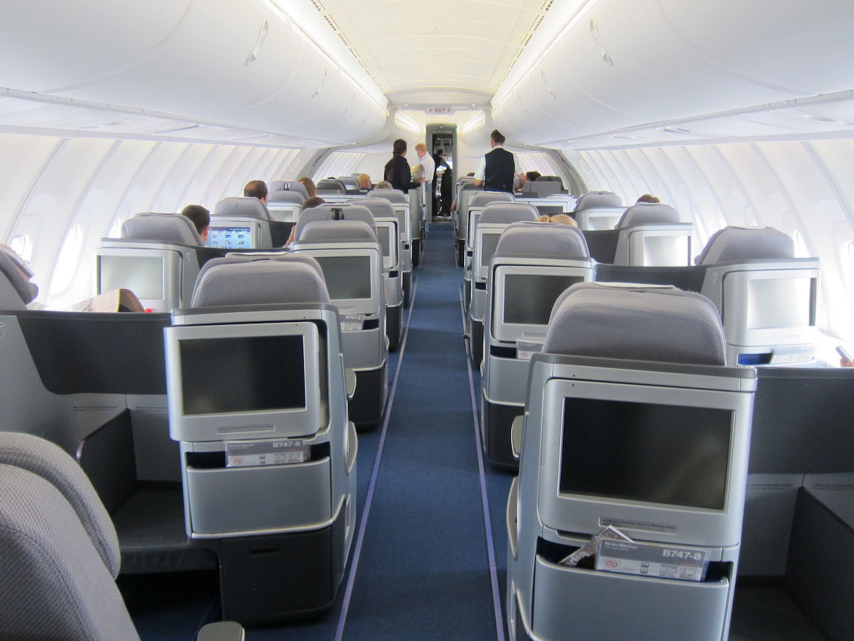 boeing 747 cabin