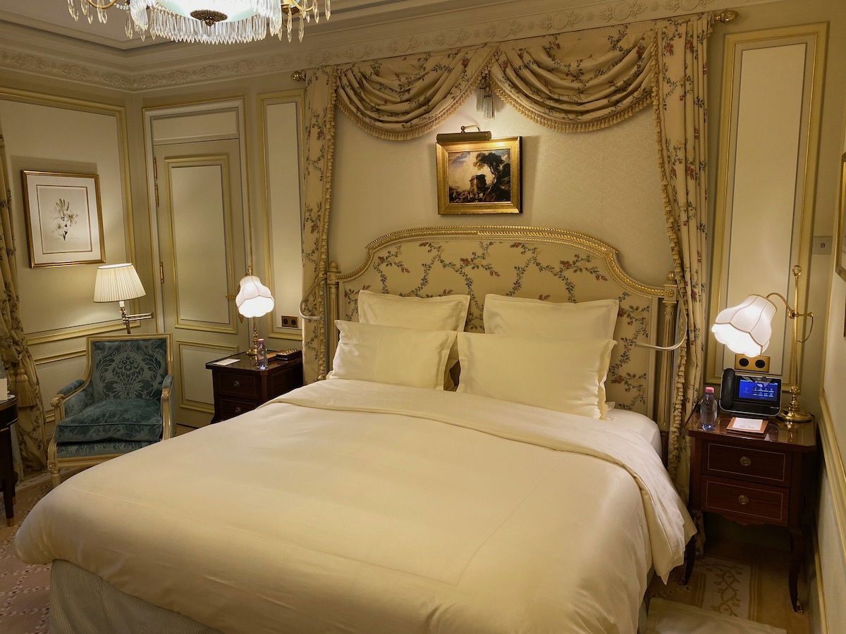 A warm welcome to our iconic Ritz Paris hotel