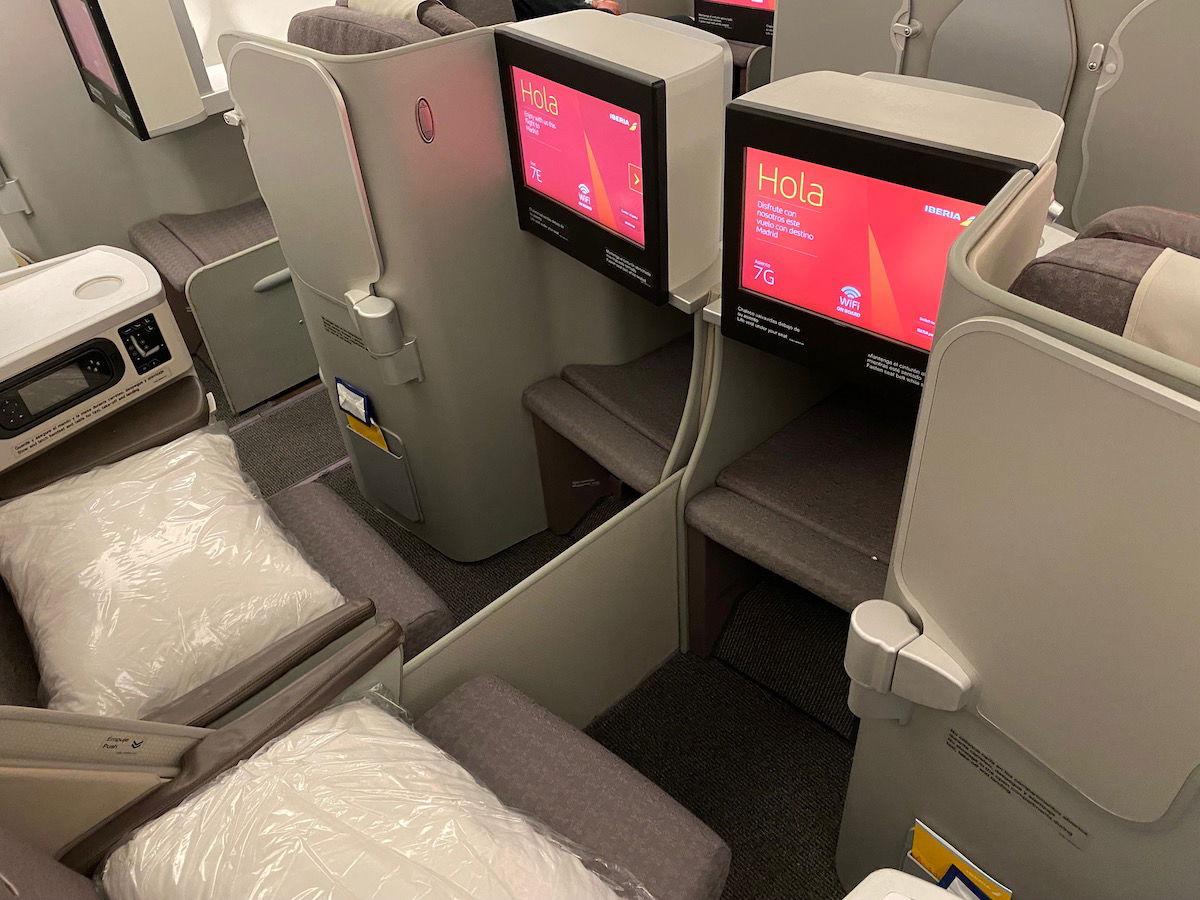 Review Iberia Business Class Airbus A330 (MIAMAD) LaptrinhX / News