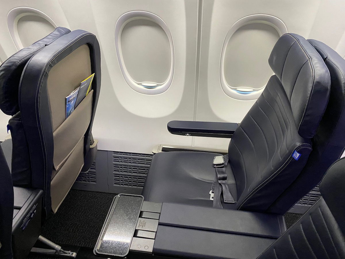 Review: United Airlines 737 MAX 9 First Class (ORD-BOS) - One Mile at a ...