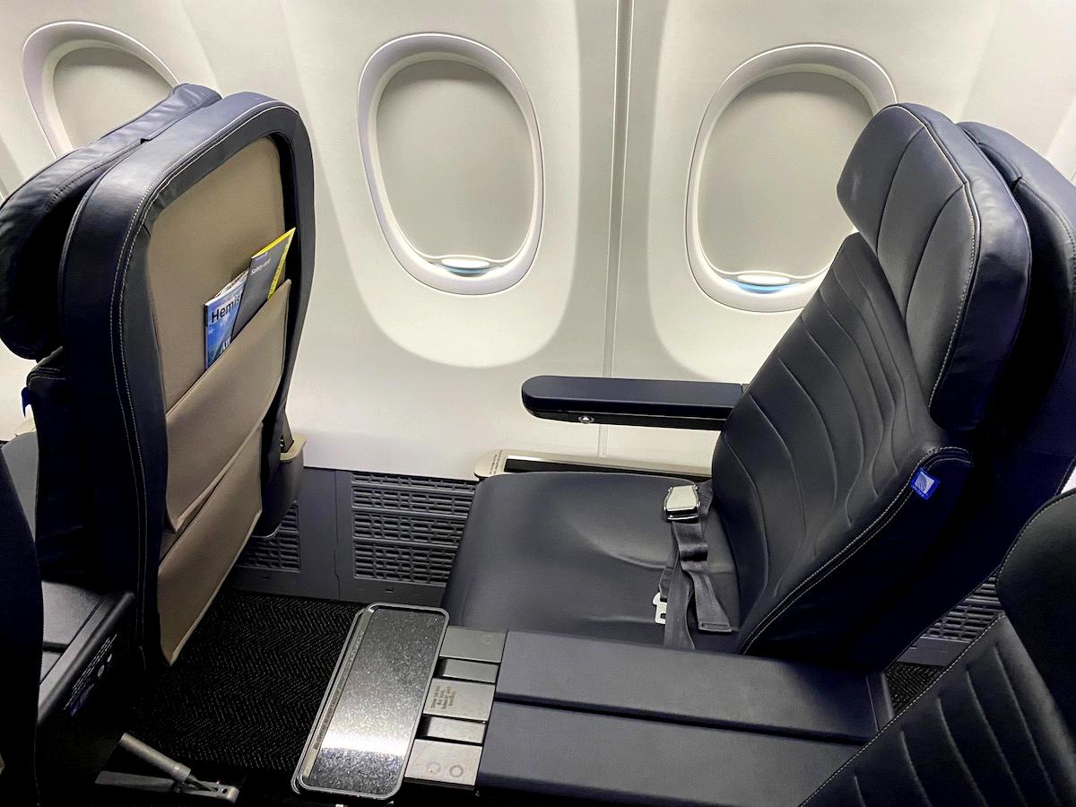 Review: United Airlines 737 MAX 9 First Class (ORD-BOS)