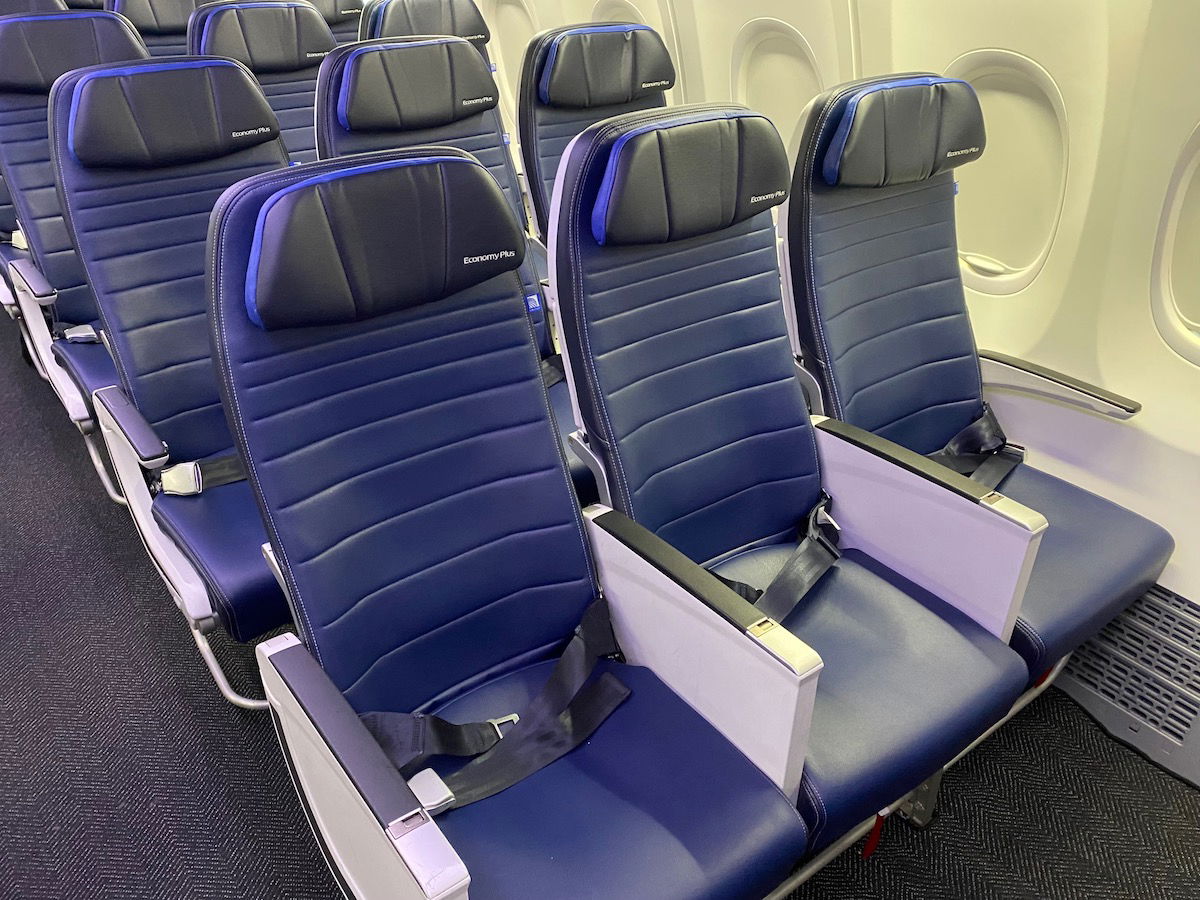 Review: United Airlines 737 MAX 9 First Class (ORD-BOS) - One Mile at a ...