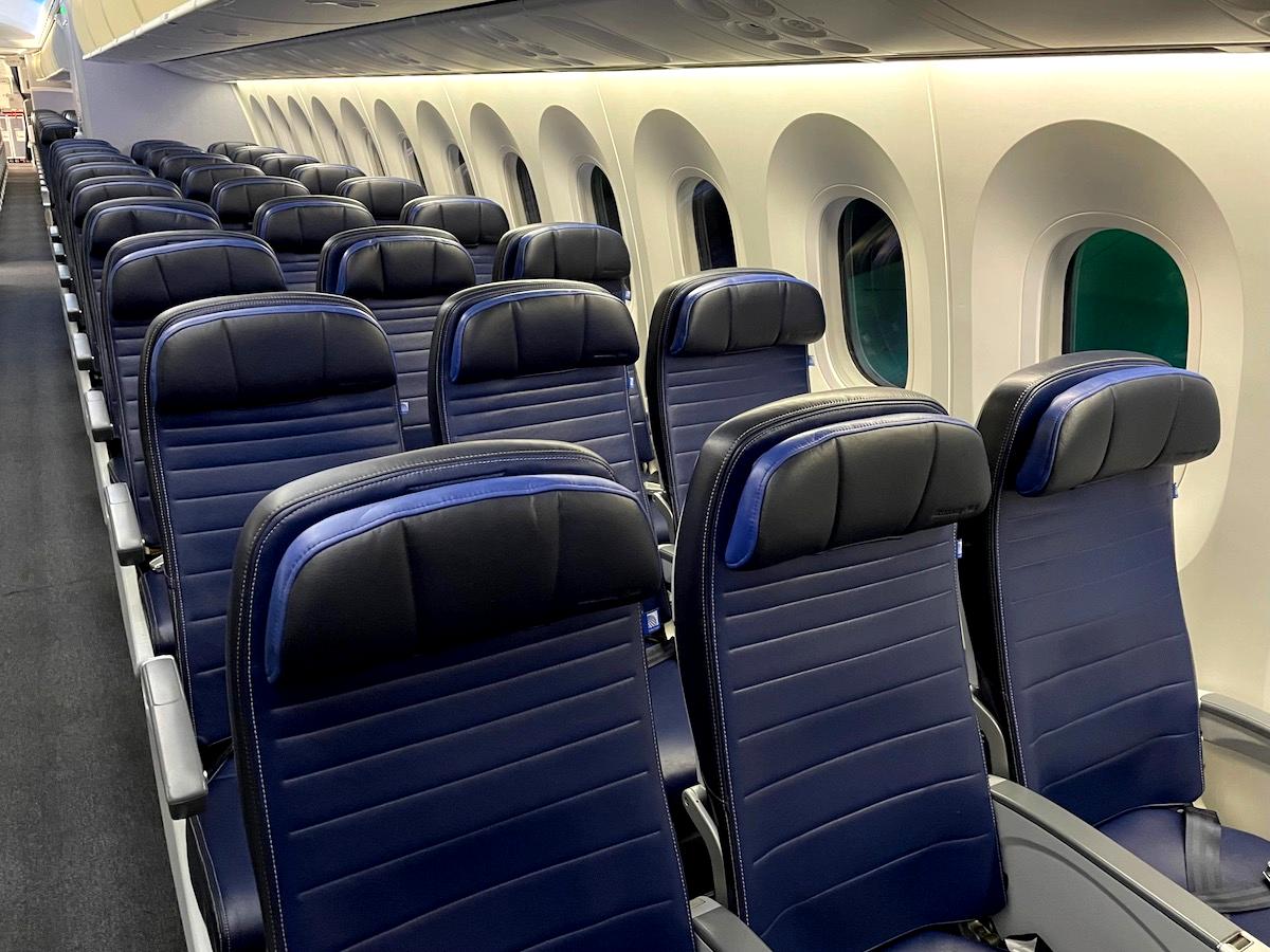 United Flight Attendant Union Attacks Delta Over Boarding Pay