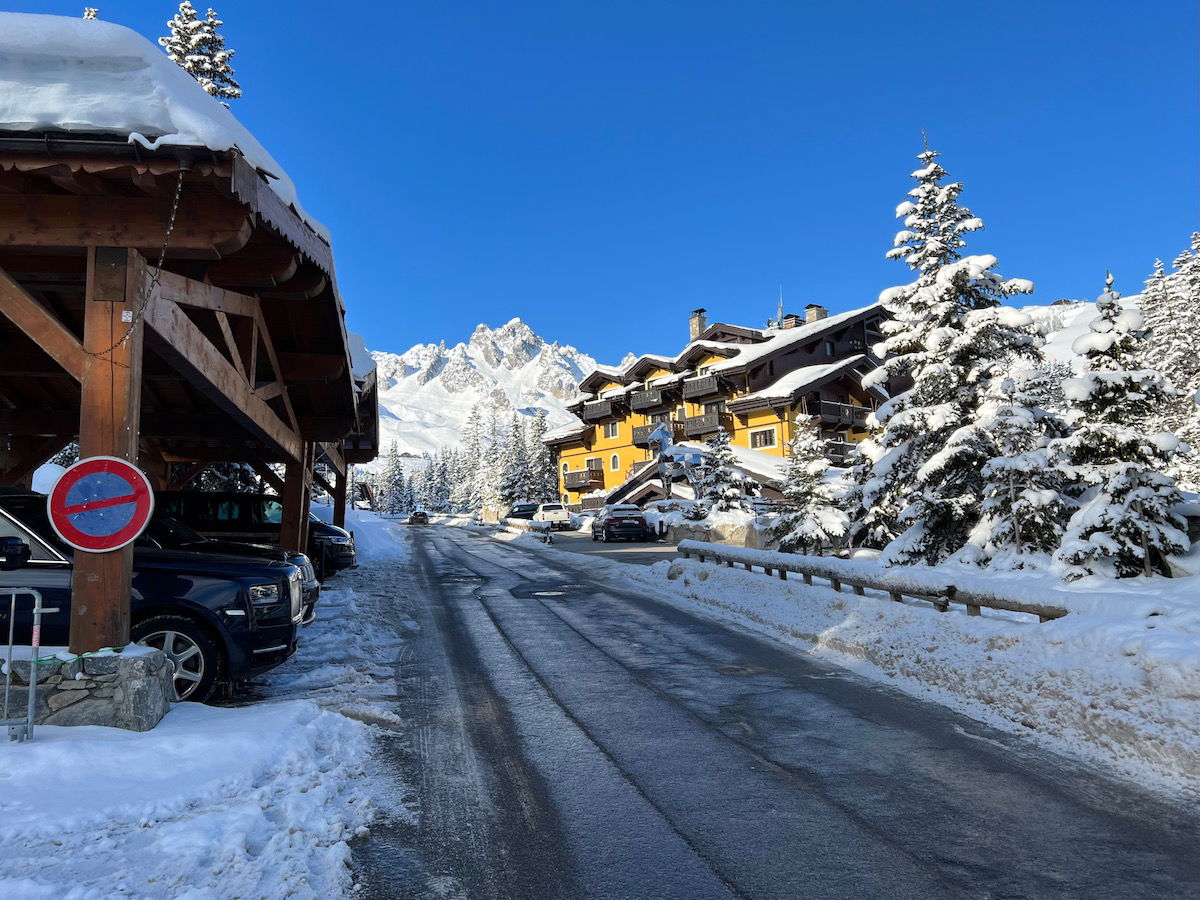 Hotel Cheval Blanc - Courchevel The Entrance