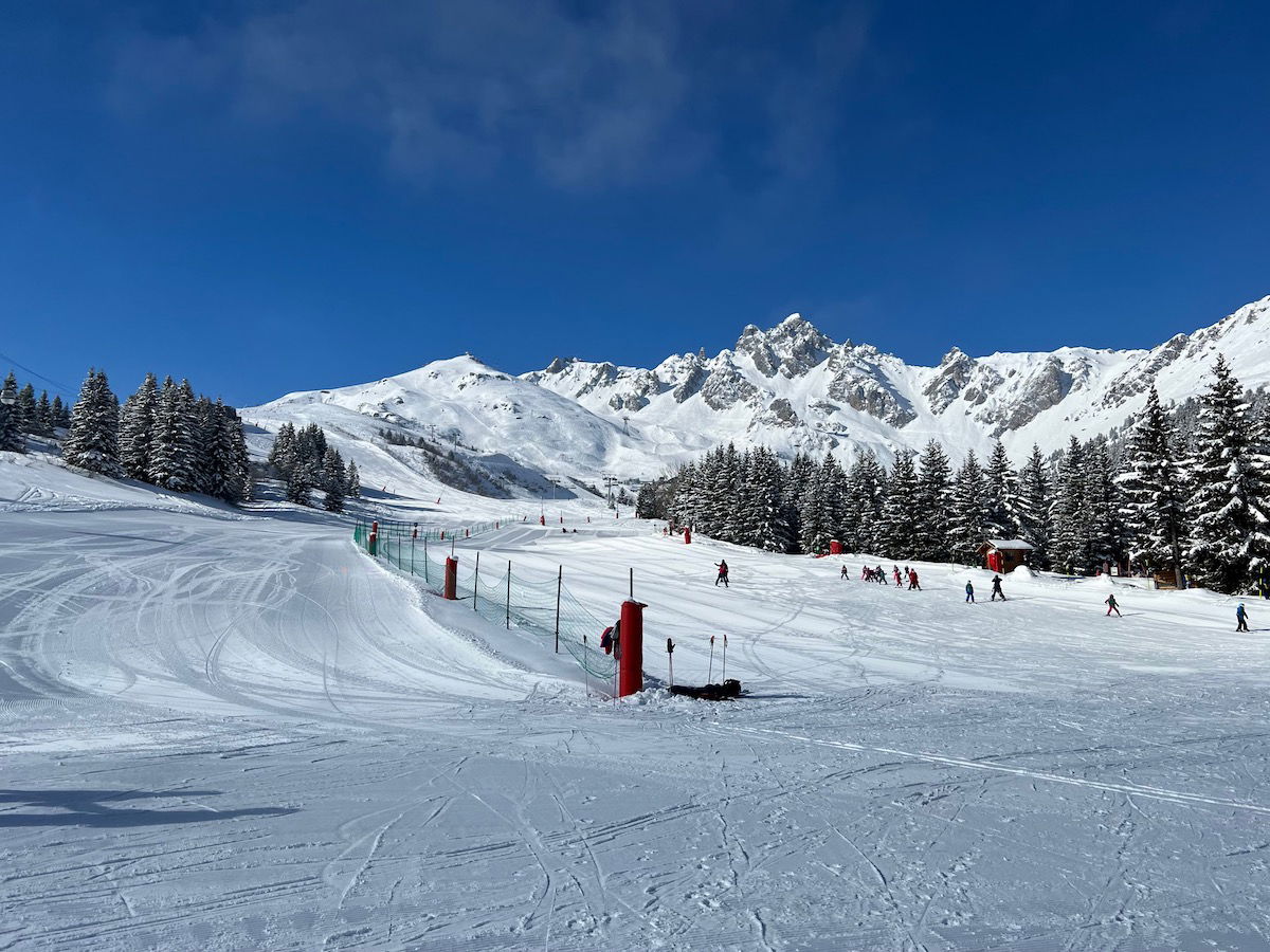 Quick shopping pit stop on the slopes🙊 #ski #skitok #courchevel