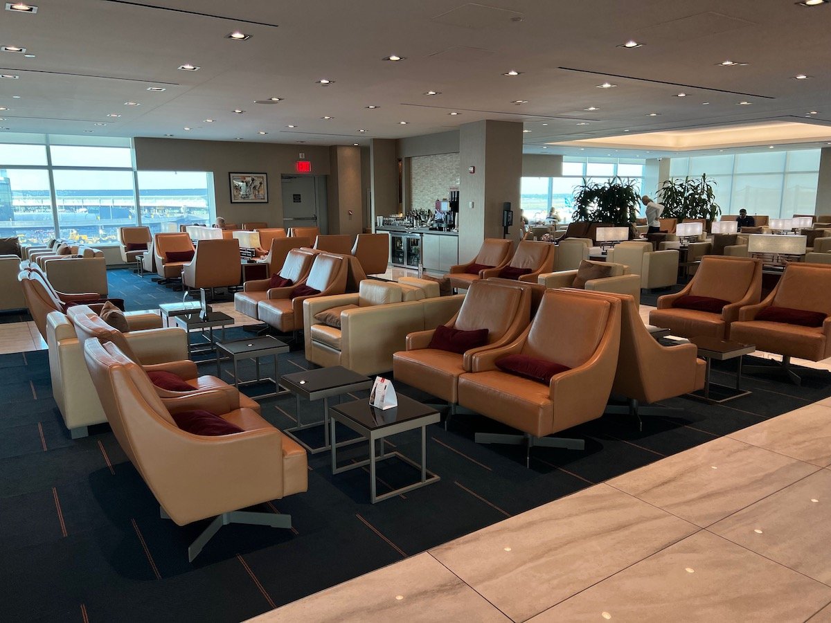 Review Emirates Lounge New York Jfk