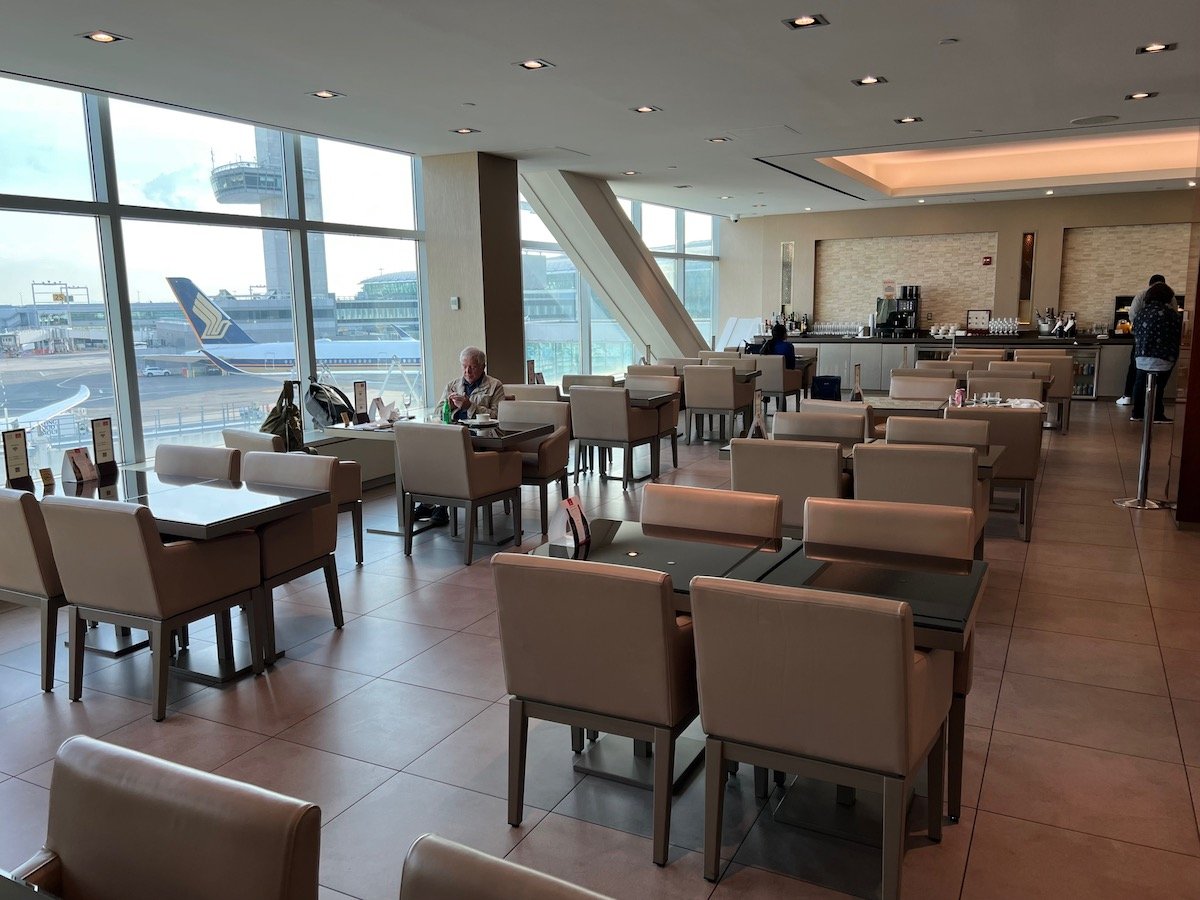 Review: Emirates Lounge New York (JFK) Emirates Lounge New York JFK 26