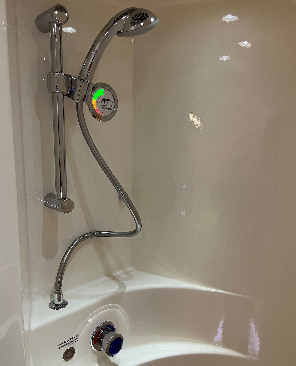 Guide To Emirates' A380 First Class Shower Spa (2024)